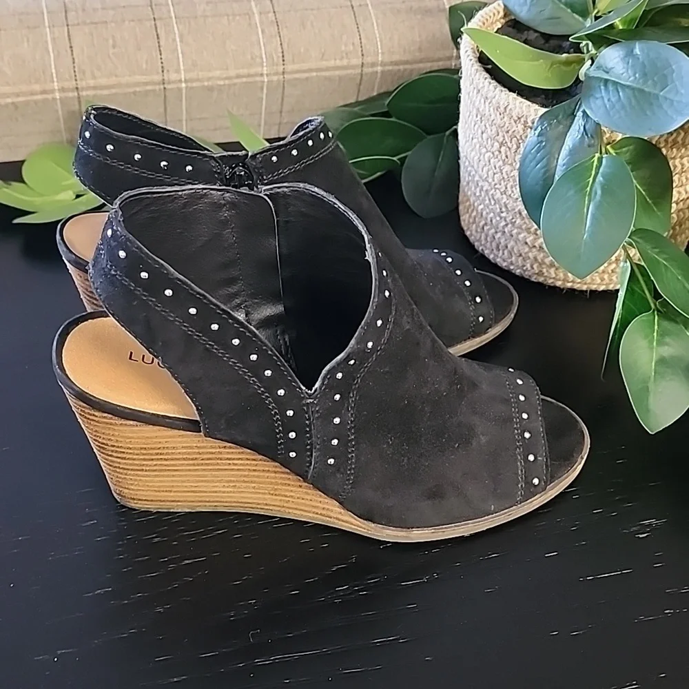 LUCKY BRAND Ulyssas Suede Slingback Wedge Sandals 39 8.5 Studs Vegan Leather
